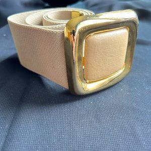 DAY LOR VTG 80s Tan elastic and Heavy gold tone metal buckle belt.